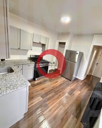 Building Photo - 340 S 5th St