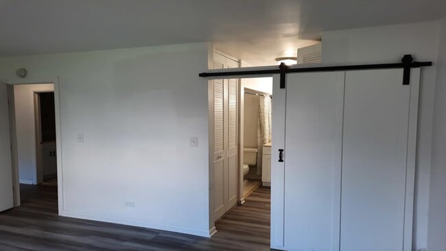 Building Photo - Spacious & Updated 2-Bed, 2-Bath Condo in ...