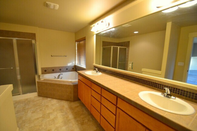 Building Photo - 3bd/2.5ba Bothell Home