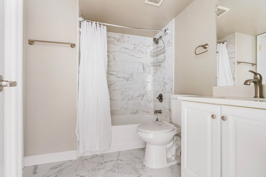 Building Photo - 2140 L St NW