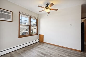 Building Photo - The Moline
