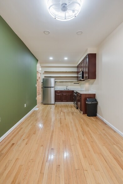 Building Photo - 1312 S Hanover St