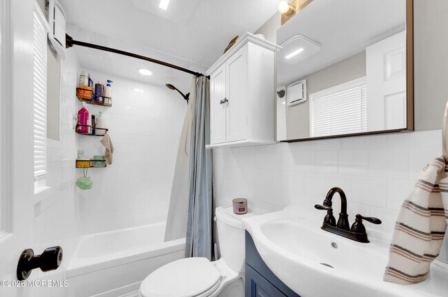 Building Photo - 804 Harbor Rd