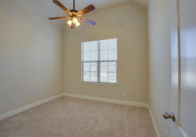 Building Photo - 2531 Tapestry St