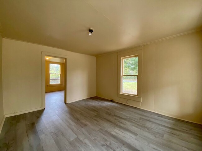 Building Photo - Remodeled 1 Bedroom 1 Bath House in Sunset...