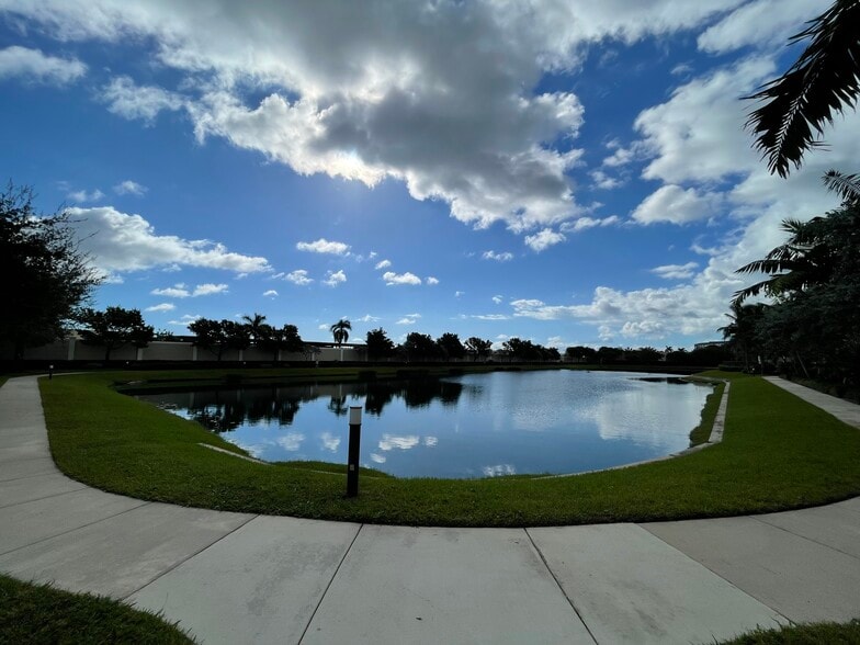 Building Photo - 4212 N Dixie Hwy