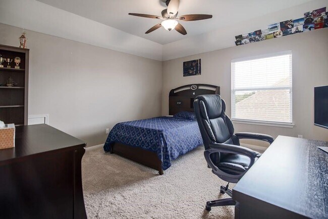 Building Photo - 121 Alondra Way