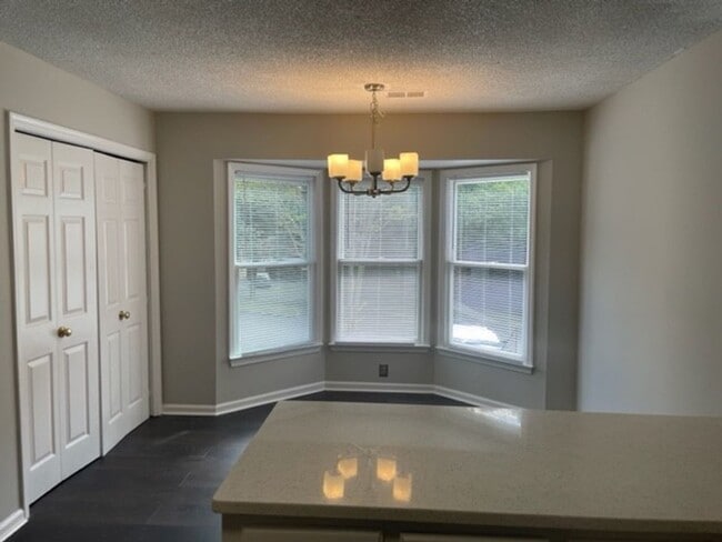 Building Photo - For Rent