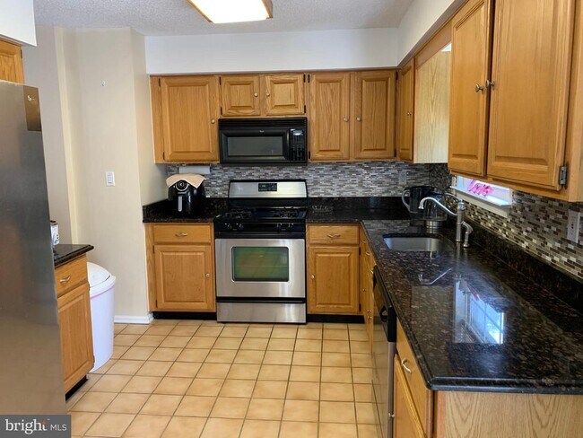 Building Photo - 41 Ketley Pl