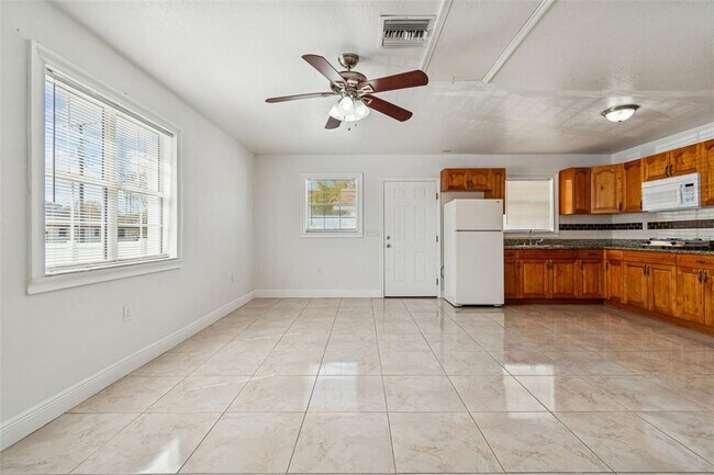 Building Photo - 1705 W Norfolk St