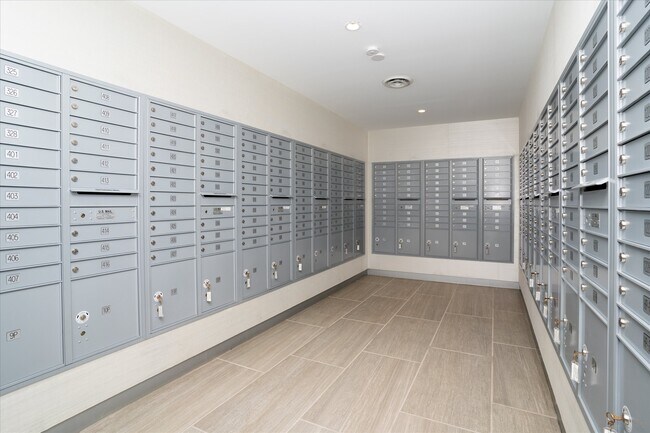 Building Photo - 4141 N Henderson Rd