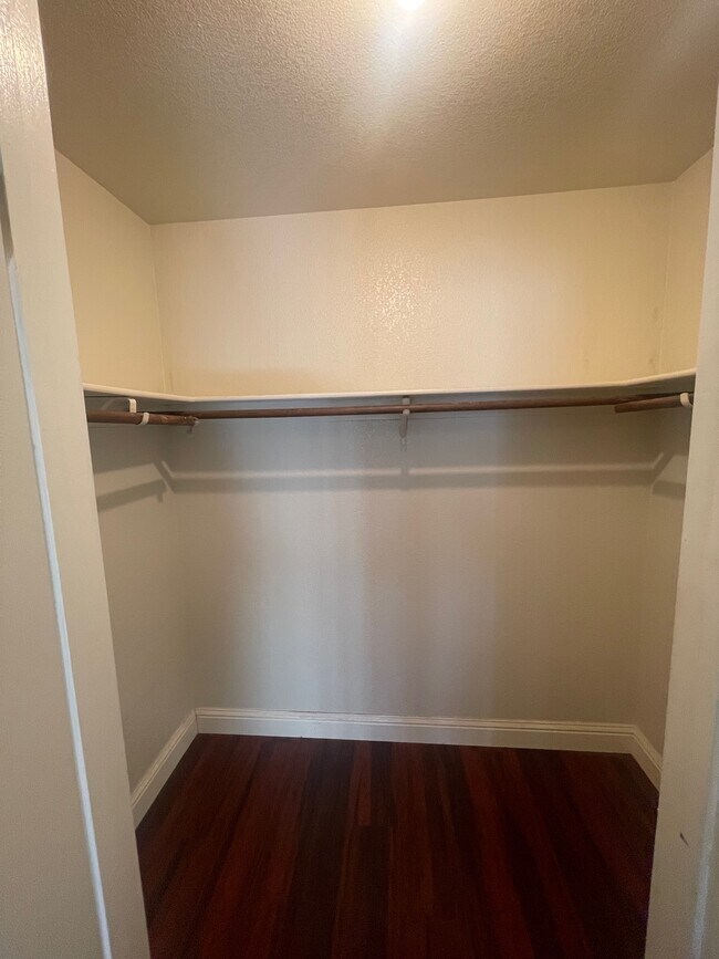 Building Photo - 8744 Fox Creek Dr