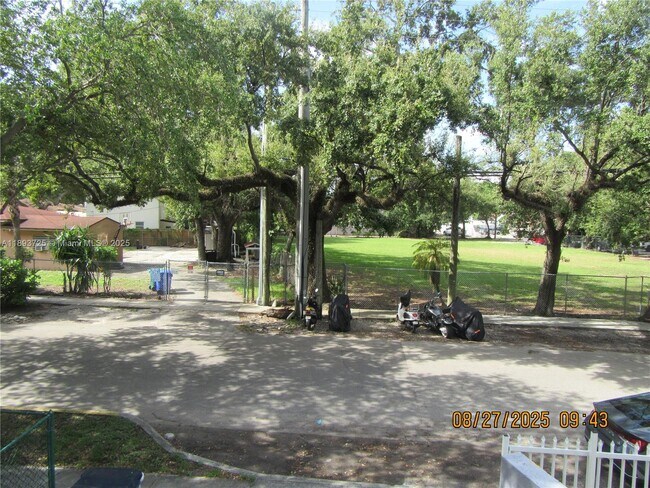 Building Photo - 2475 NW 16th St Rd
