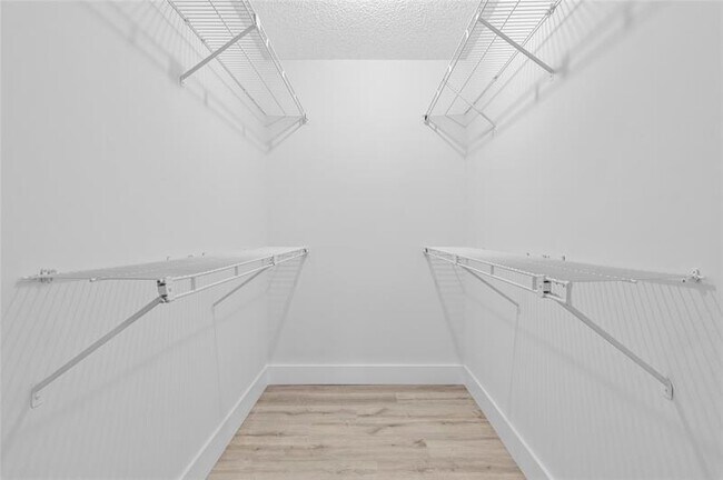 Building Photo - 610 Gardens Dr