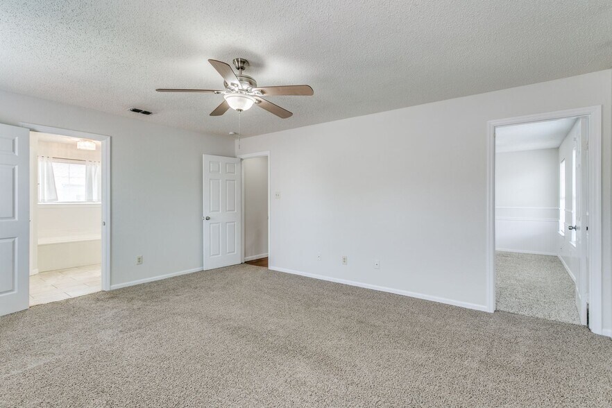 Building Photo - 5504 Big Bend Dr