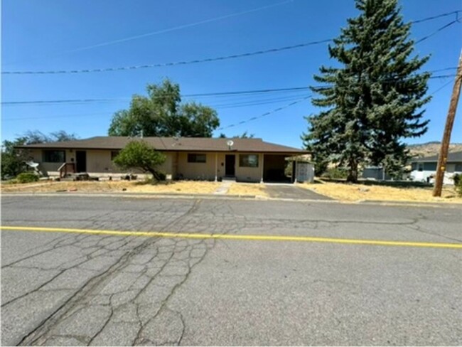 Building Photo - Cute 2 bedroom duplex