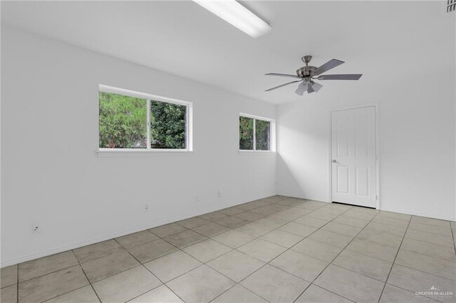 Building Photo - 1307 E Helmer St