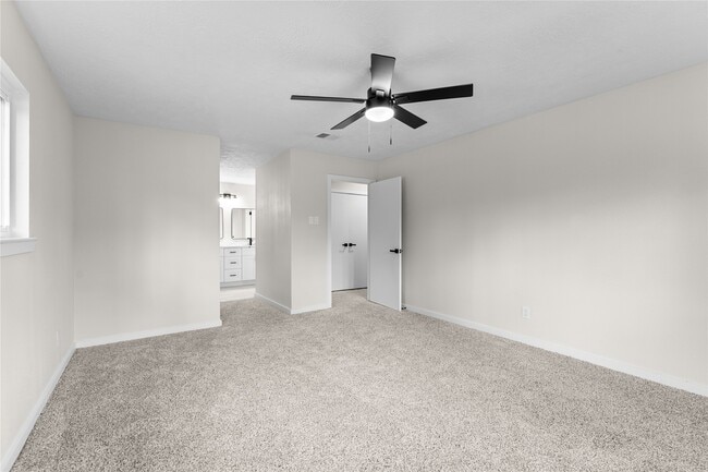Building Photo - 28814 Enchanted Dr