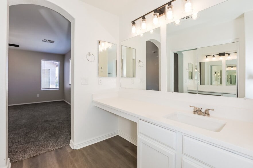 Building Photo - 1130 E Coppola St