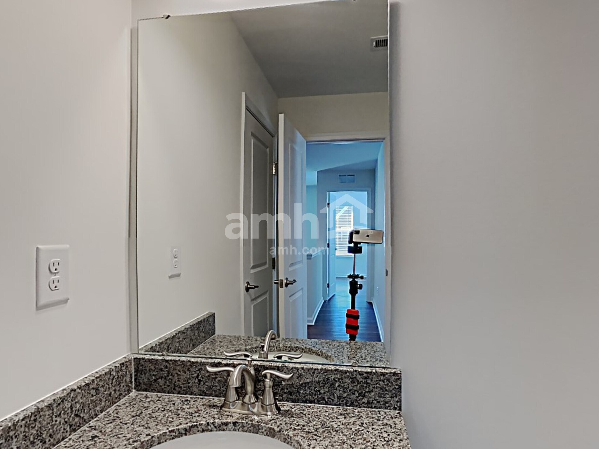 Building Photo - 5057 Twin River Dr