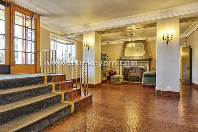 Building Photo - Pearl District Studio Condo in Historic Empress Hotel