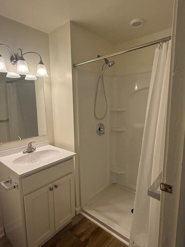 Building Photo - One Bedroom Duplex ( first floor)  $1160