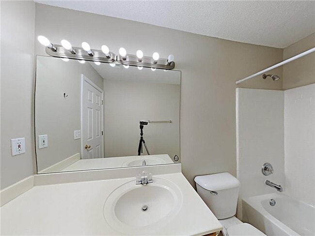 Building Photo - 3930 Lake Lanier Dr NW