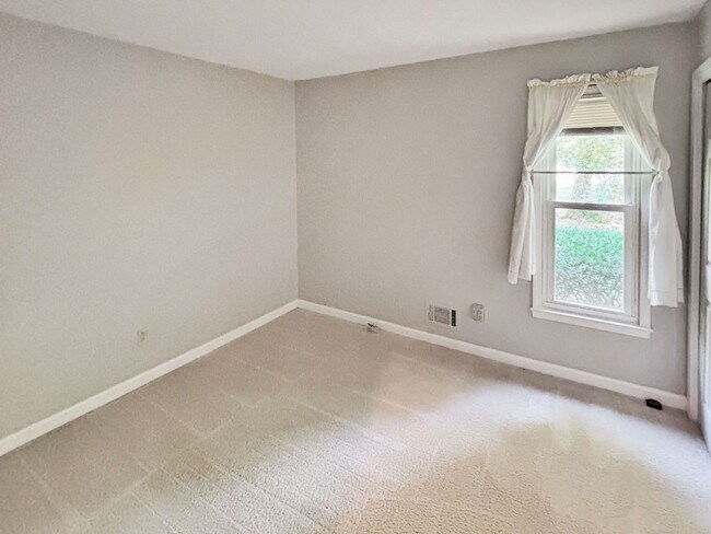 Building Photo - Charming 3 BR/2BA Townhome in Marietta!