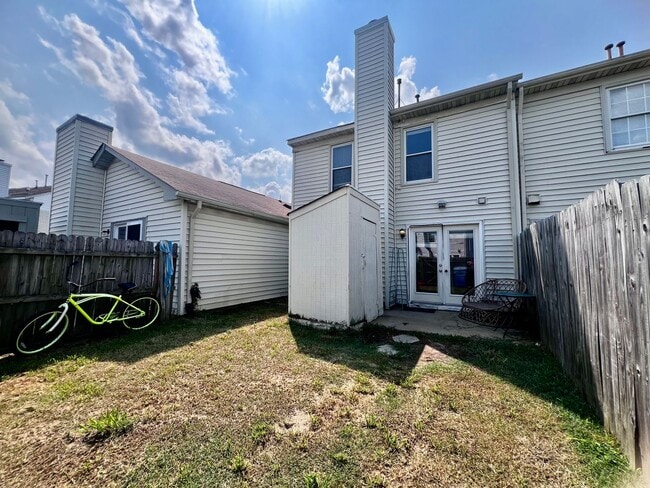 Building Photo - Come see this gorgeous townhouse in the desirable Ocean Lakes community!
