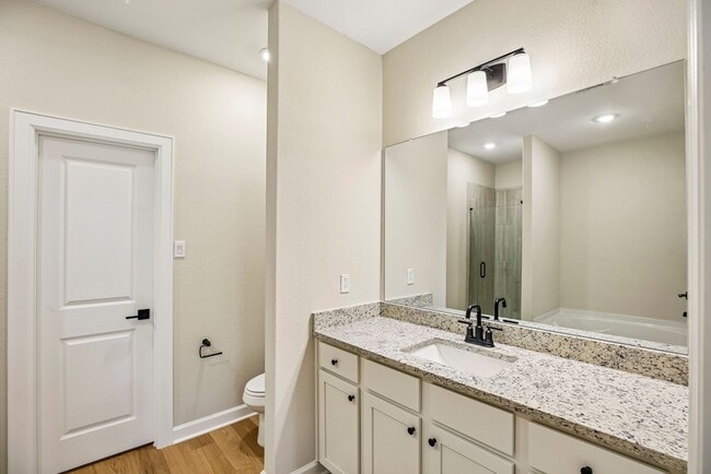 Building Photo - 3085 Sorrento Hl Dr