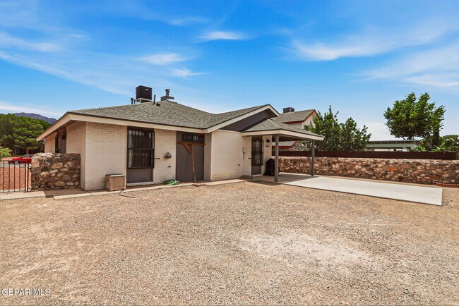 Building Photo - 1117 Sun Shadow Dr