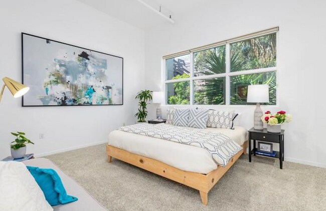 Building Photo - Situated in an excellent location of SOMA ...