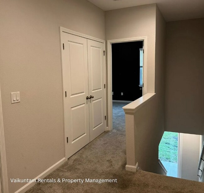 Building Photo - 370 Richmond Dr