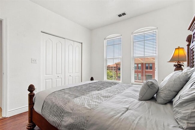 Building Photo - 2739 Via Capri