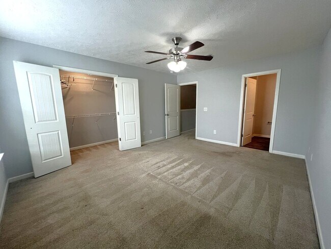 Building Photo - 813 Vigilant Dr