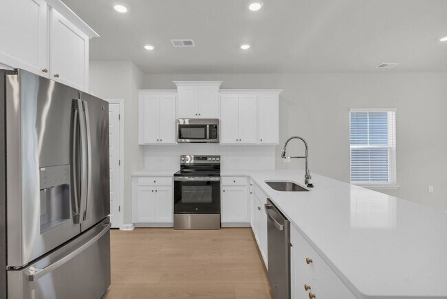 Building Photo - Perfect family home in Ocean Isle Beach