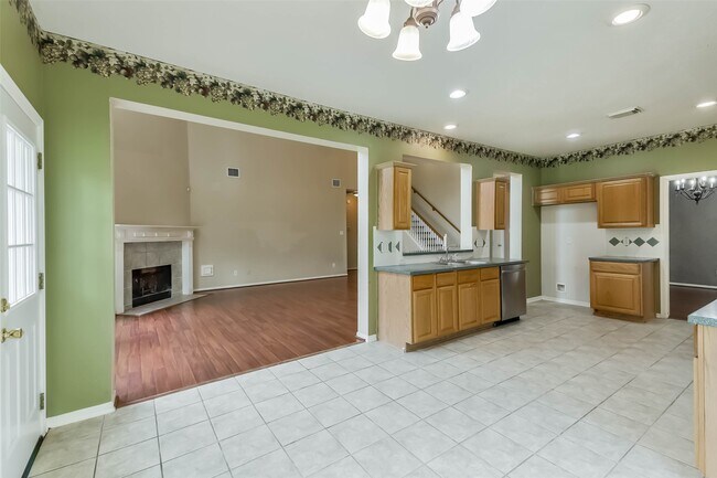 Building Photo - 8511 Cross Country Dr