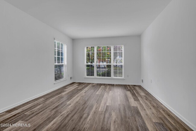 Building Photo - 2 Charles Ct