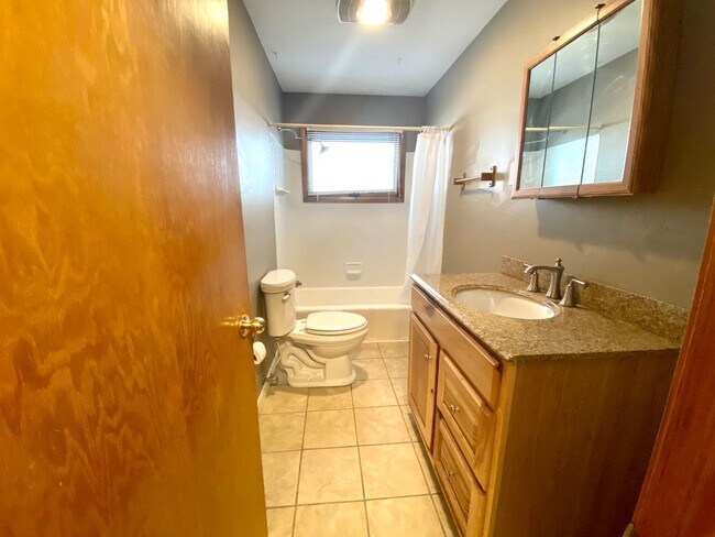 Building Photo - 1418
