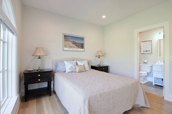 Building Photo - 12 S Elroy Dr