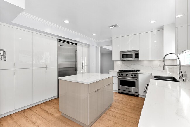 Building Photo - 3156 Dona Emilia Dr