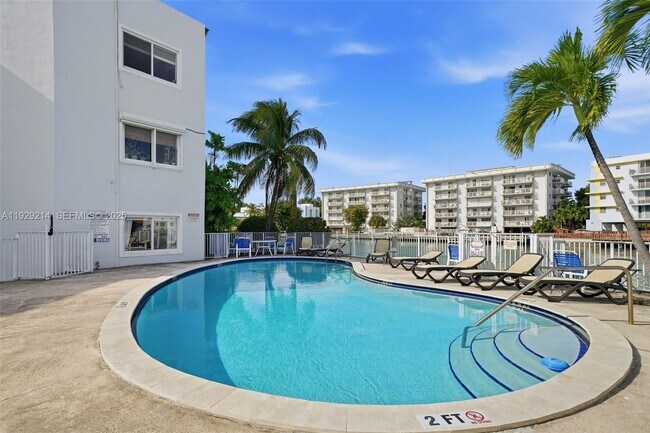 Building Photo - 1185 Marseille Dr