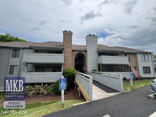 Primary Photo - 2527 Gatehouse Ln