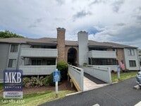Building Photo - 2527 Gatehouse Ln