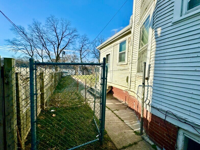 Building Photo - 3321 California St