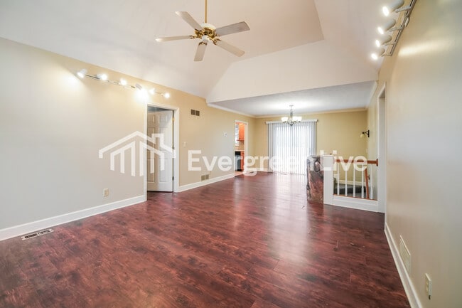 Building Photo - 6253 S Skyline Dr