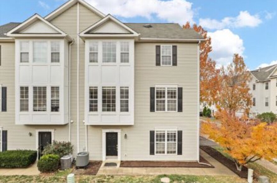 Building Photo - 2552 Sandbourne Ln