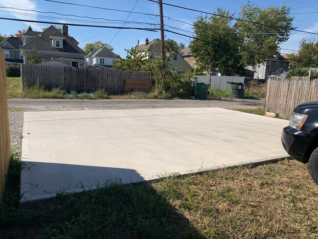 Building Photo - 211 Hawkes Ave