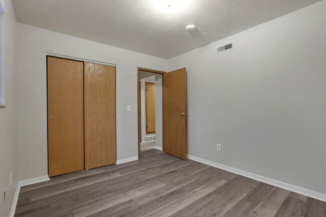 Building Photo - 2460-2462 Hiawatha St