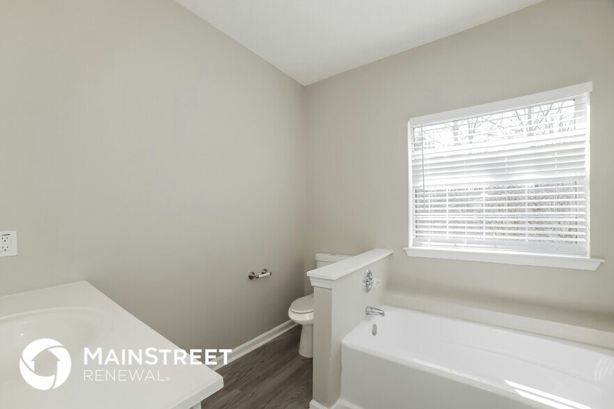 Building Photo - 4056 Robin Cir